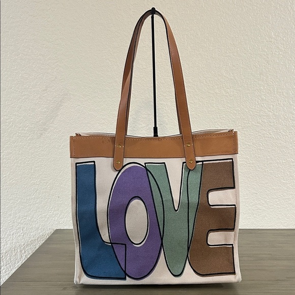 Coach Handbags - Coach 89236 Tote 38 With Love Print